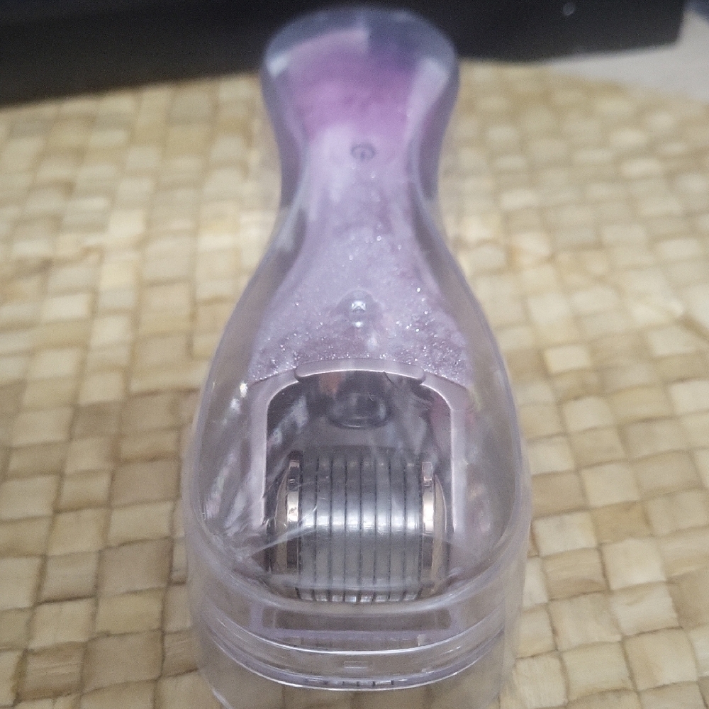 BEAUTYBIO Roller. Glitter Handle - Picture 6 of 6